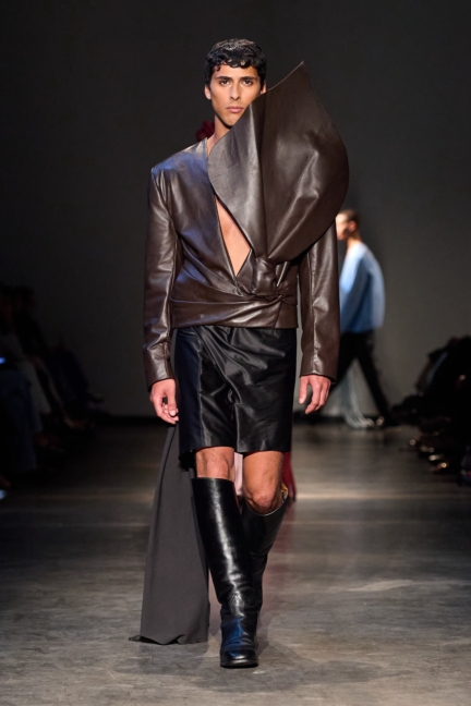 ss26-copenhagen-fashion-week-the-royal-danish-academy-runway-2x3-james-cochrane-14