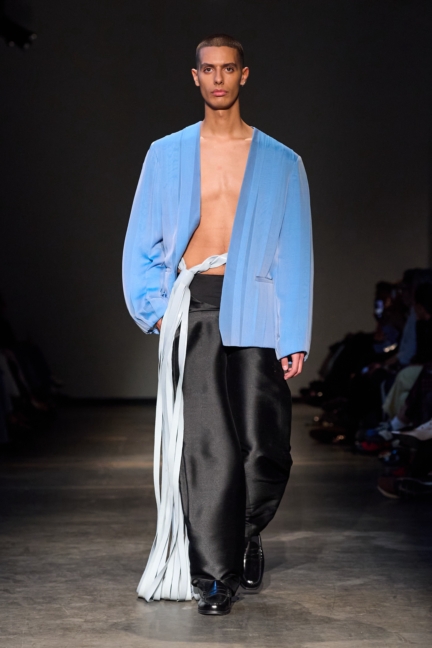 ss26-copenhagen-fashion-week-the-royal-danish-academy-runway-2x3-james-cochrane-16
