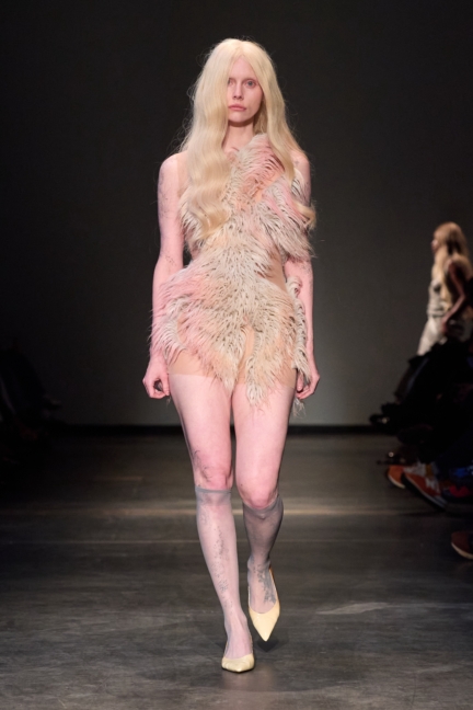 ss26-copenhagen-fashion-week-the-royal-danish-academy-runway-2x3-james-cochrane-24