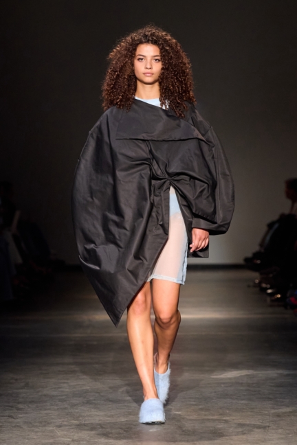 ss26-copenhagen-fashion-week-the-royal-danish-academy-runway-2x3-james-cochrane-3