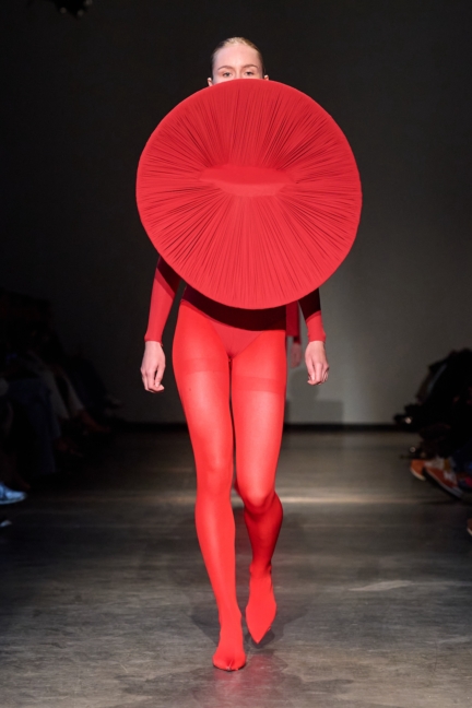 ss26-copenhagen-fashion-week-the-royal-danish-academy-runway-2x3-james-cochrane-30