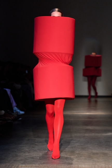 ss26-copenhagen-fashion-week-the-royal-danish-academy-runway-2x3-james-cochrane-33