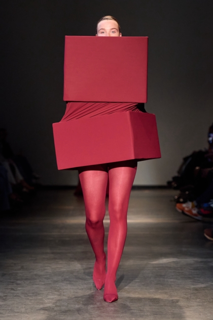 ss26-copenhagen-fashion-week-the-royal-danish-academy-runway-2x3-james-cochrane-34