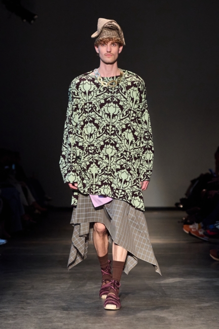 ss26-copenhagen-fashion-week-the-royal-danish-academy-runway-2x3-james-cochrane-36