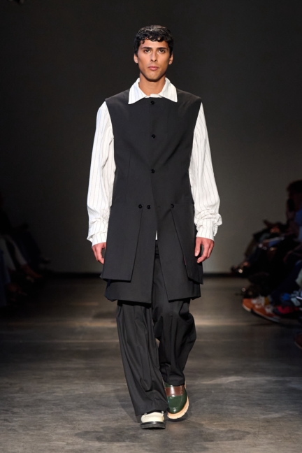 ss26-copenhagen-fashion-week-the-royal-danish-academy-runway-2x3-james-cochrane-41
