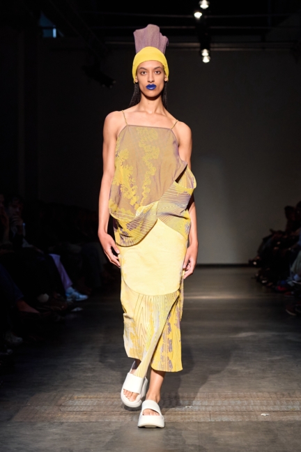 ss26-copenhagen-fashion-week-the-royal-danish-academy-runway-2x3-james-cochrane-51