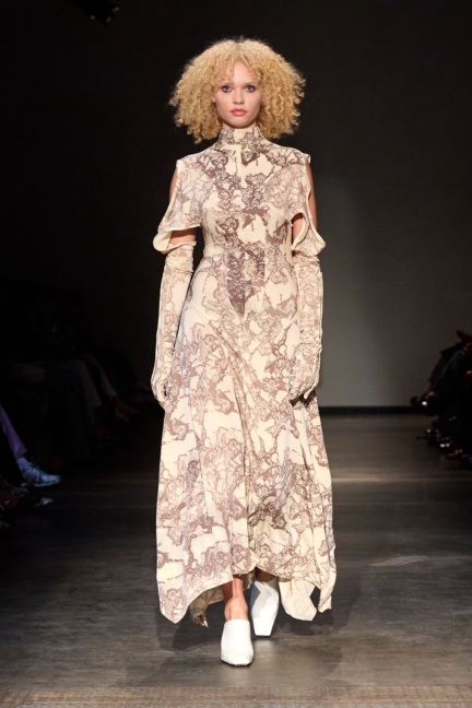 ss26-copenhagen-fashion-week-the-royal-danish-academy-runway-2x3-james-cochrane-52