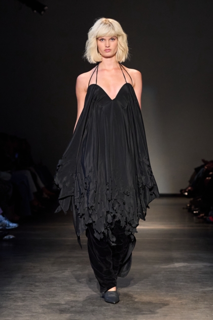 ss26-copenhagen-fashion-week-the-royal-danish-academy-runway-2x3-james-cochrane-55