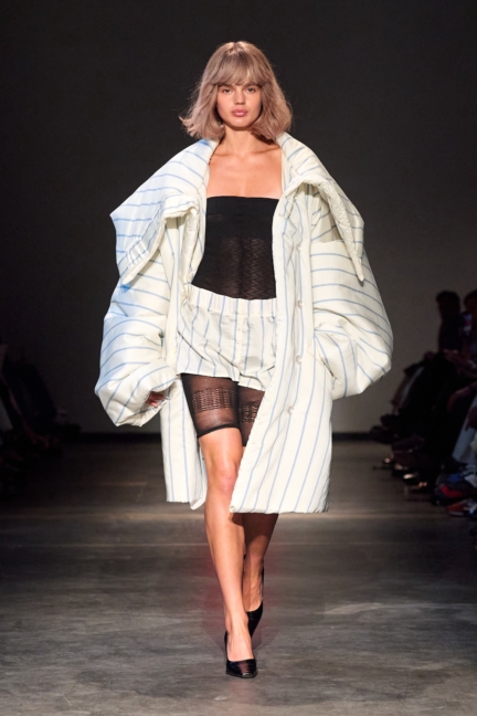 ss26-copenhagen-fashion-week-the-royal-danish-academy-runway-2x3-james-cochrane-61