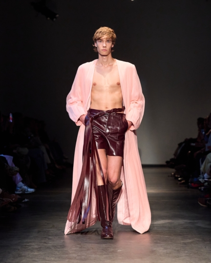 ss26-copenhagen-fashion-week-the-royal-danish-academy-runway-4x5-james-cochrane-12