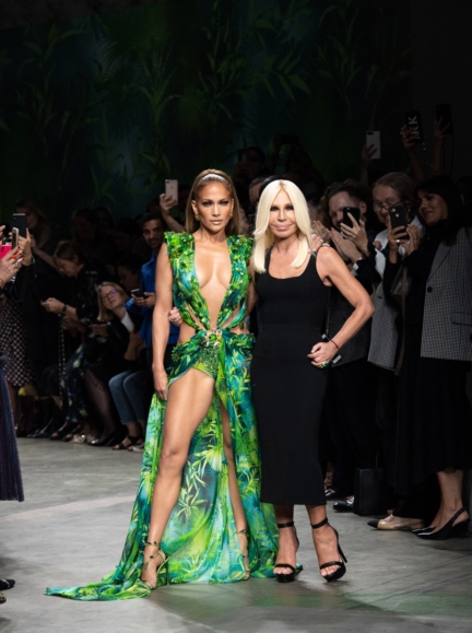 donatella-versace-and-jlo_finale