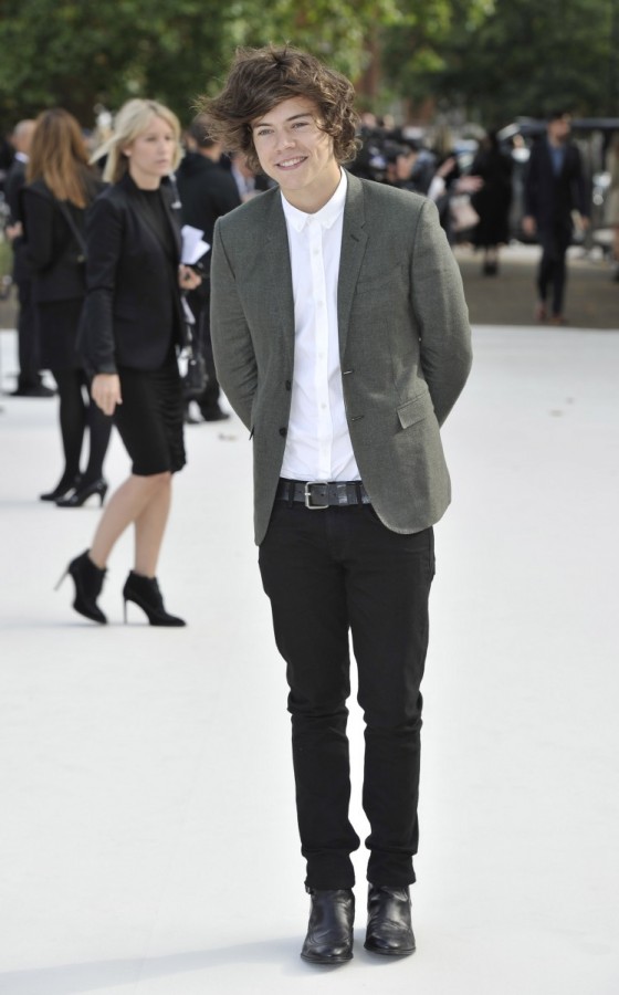 harry-styles-wearing-burberry-at-burberry-prorsum-spring-summer-2013-show