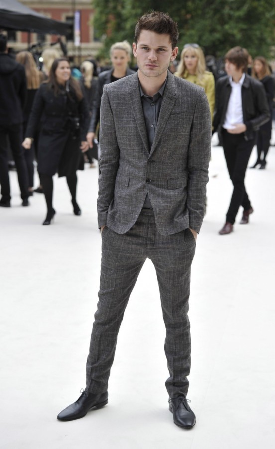 jeremy-irvine-wearing-burberry-at-the-burberry-prorsum-show
