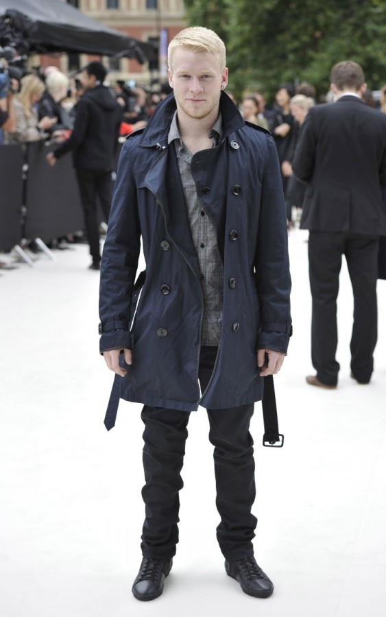 jonnie-peacock-wearing-burberry-prorsum-at-the-spring-summer-2013-show