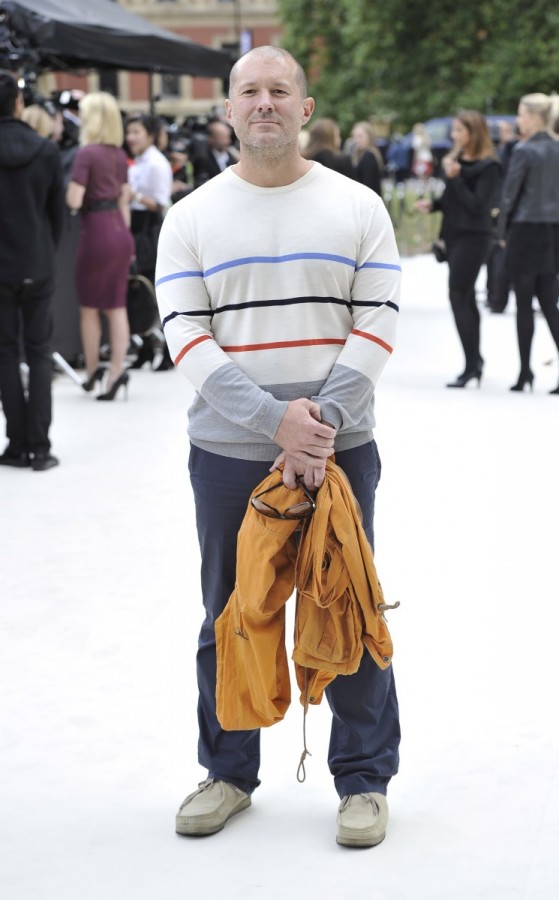sir-jonathan-ive-at-the-burberry-prorsum-spring-summer-2013-show