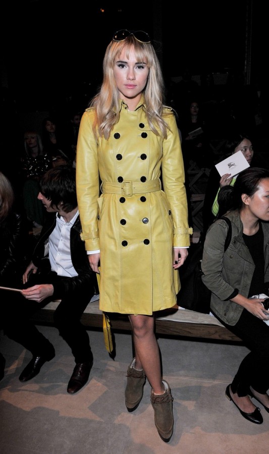 suki-waterhouse-wearing-burberry-at-the-burberry-prorsum-spring-summer-2013-show