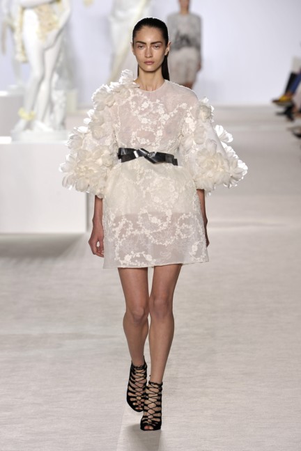 giambattista-valli-haute-couture-aw13-look-04