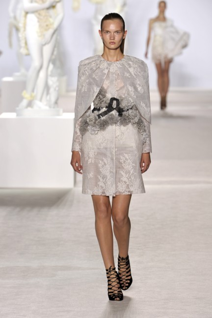 giambattista-valli-haute-couture-aw13-look-05