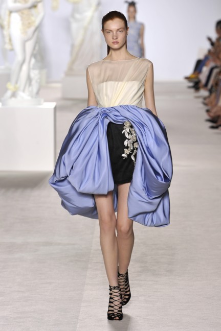 giambattista-valli-haute-couture-aw13-look-09