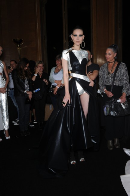 versace-haute-couture-autumn-winter-2014-2015-backstage-139