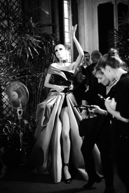 versace-haute-couture-autumn-winter-2014-2015-backstage-313