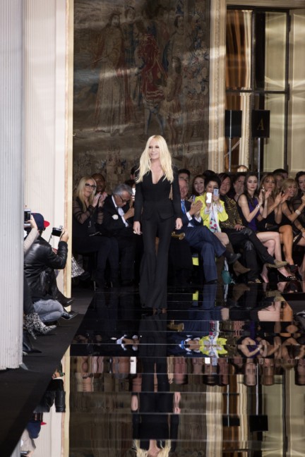 donatella-versace-paris-haute-couture-spring-summer-2015-2