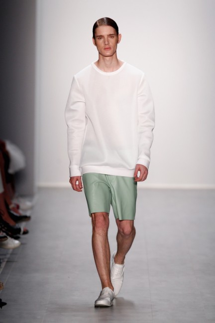 hien-le-mercedes-benz-fashion-week-berlin-spring-summer-2015-30