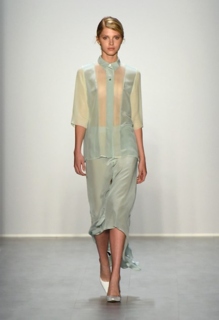 hien-le-mercedes-benz-fashion-week-berlin-spring-summer-2015-31