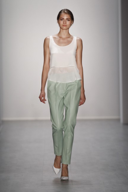 hien-le-mercedes-benz-fashion-week-berlin-spring-summer-2015-35