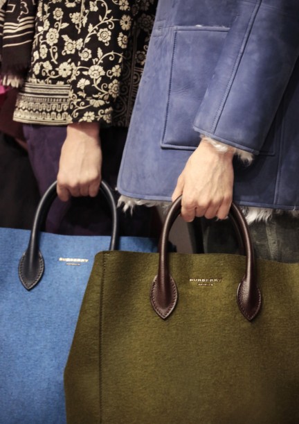 backstage-at-the-burberry-prorsum-menswear-autumn_winter-2015-sho_010