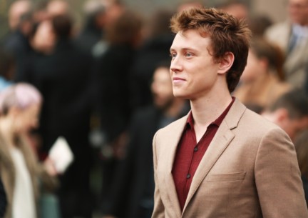 george-mackay-wearing-burberry-at-the-burberry-prorsum-autumn_winter-2015-show