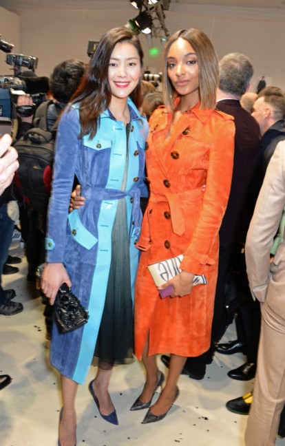 jourdan-dunn-and-liu-wen-wearing-burberry-at-the-burberry-prorsum-autumn_winter-2015-show