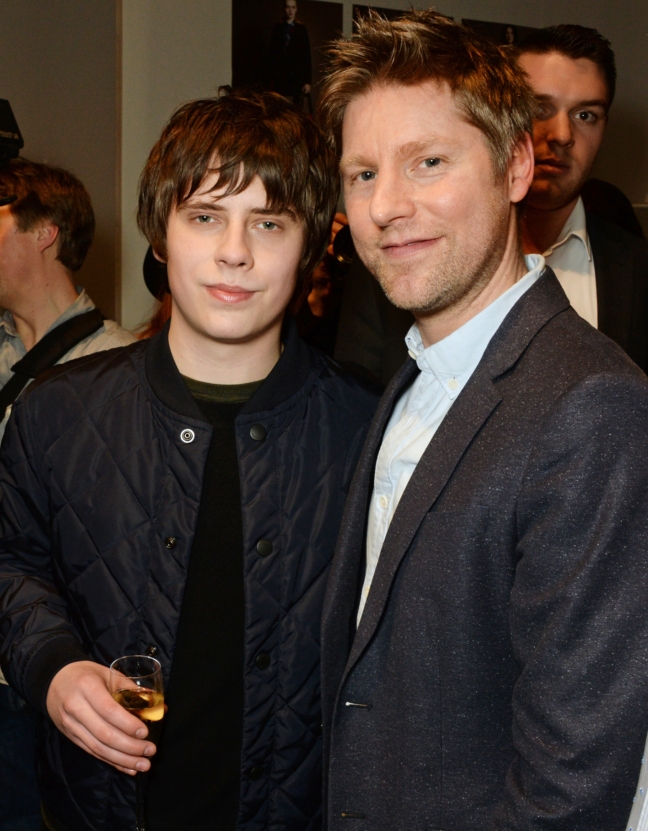 christopher-bailey-and-jake-bugg-backstage-at-the-burberry-womenswear-february-2016-show