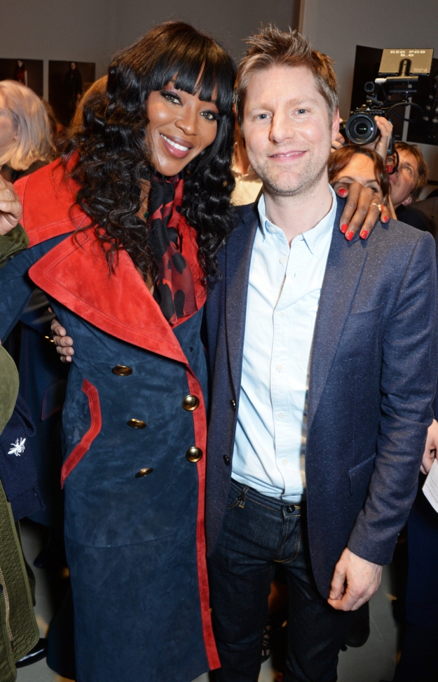 christopher-bailey-and-naomi-campbell-backstage-at-the-burberry-womenswear-february-2016-show