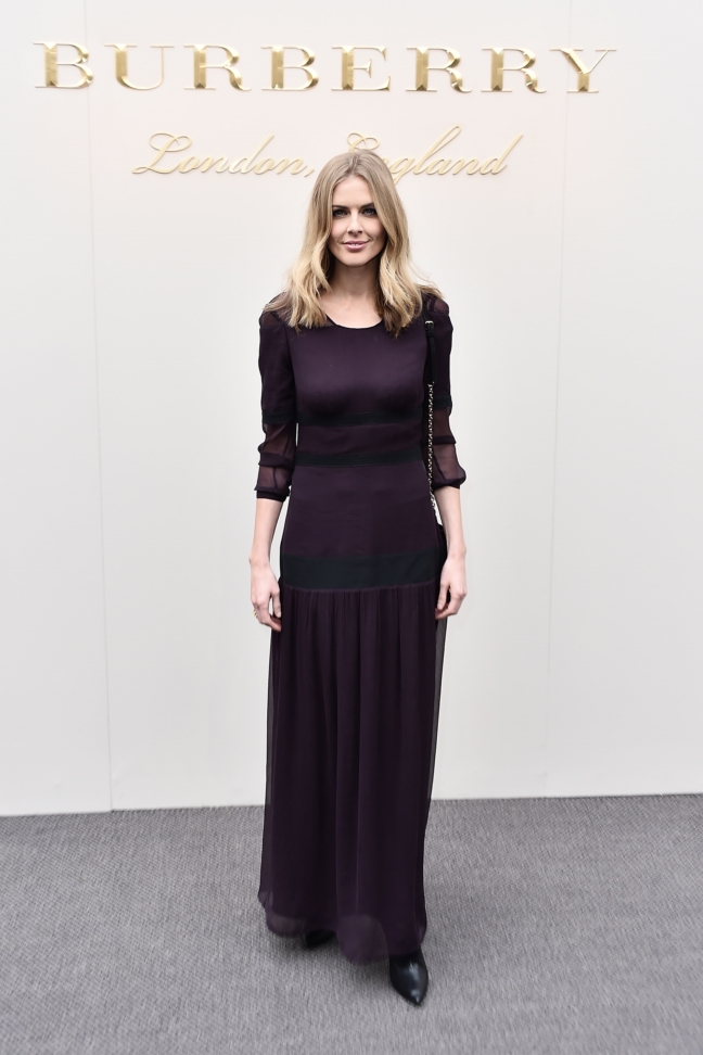 donna-air-wearing-burberry-at-the-burberry-womenswear-february-2016-show