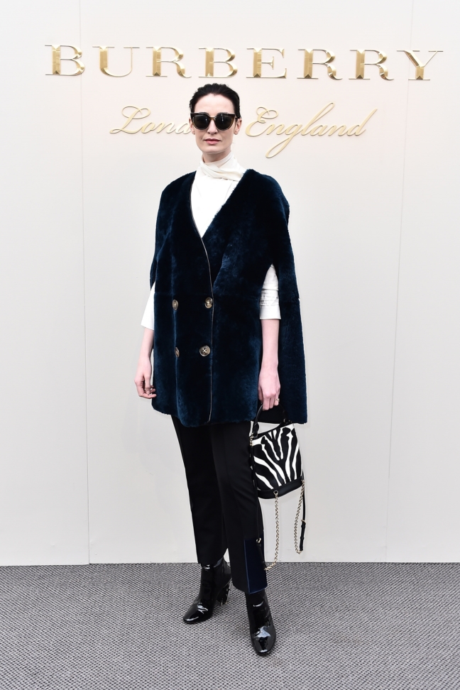 erin-oconnor-wearing-burberry-at-the-burberry-womenswear-february-2016-show