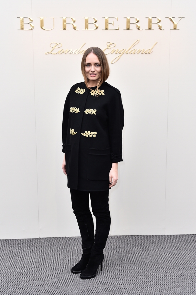 laura-haddock-wearing-burberry-at-the-burberry-womenswear-february-2016-show_001