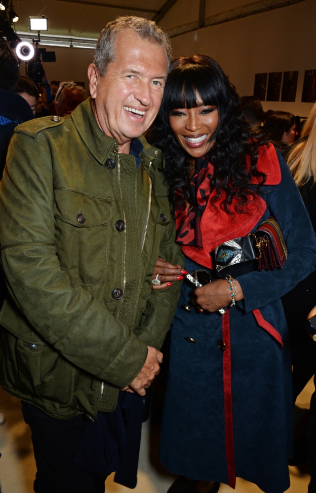 mario-testino-and-naomi-campbell-backstage-at-the-burberry-womenswear-february-2016-show