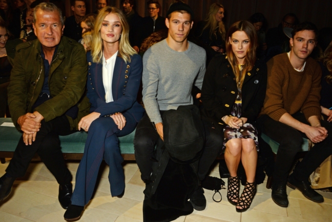 mario-testino-rosie-huntington-whiteley-ben-smith-petersen-riley-keough-and-nicholas-hoult-at-the-burberry-womenswear-february-2016-show