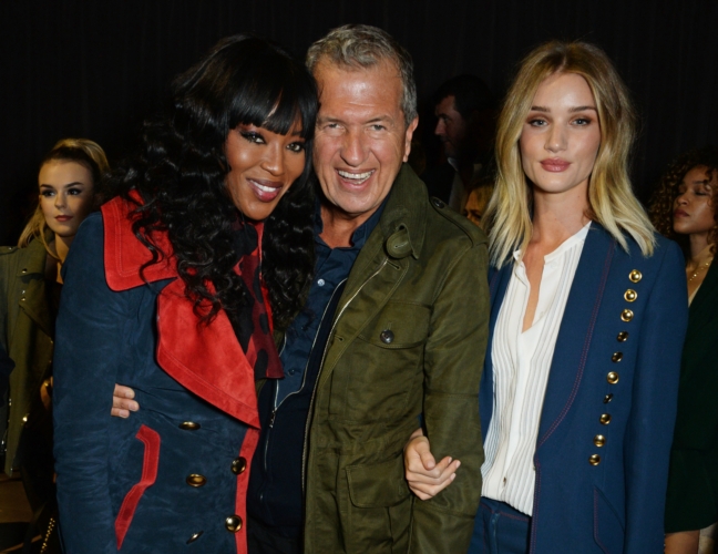 naomi-campbell-mario-testino-and-rosie-huntington-whiteley-wearing-burberry-at-the-burberry-womenswear-february-2016-show