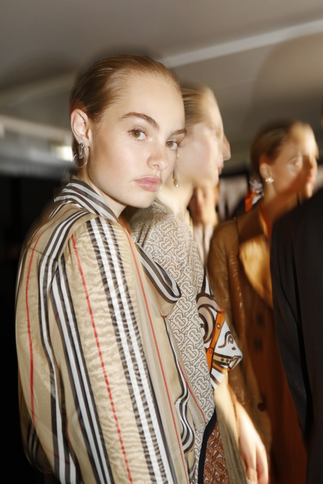 backstage-at-the-burberry-spring_summer-2019-show_010