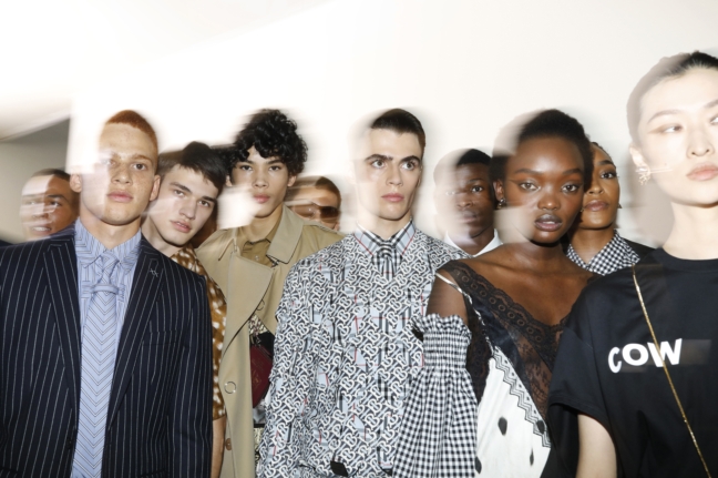 backstage-at-the-burberry-spring_summer-2019-show_013