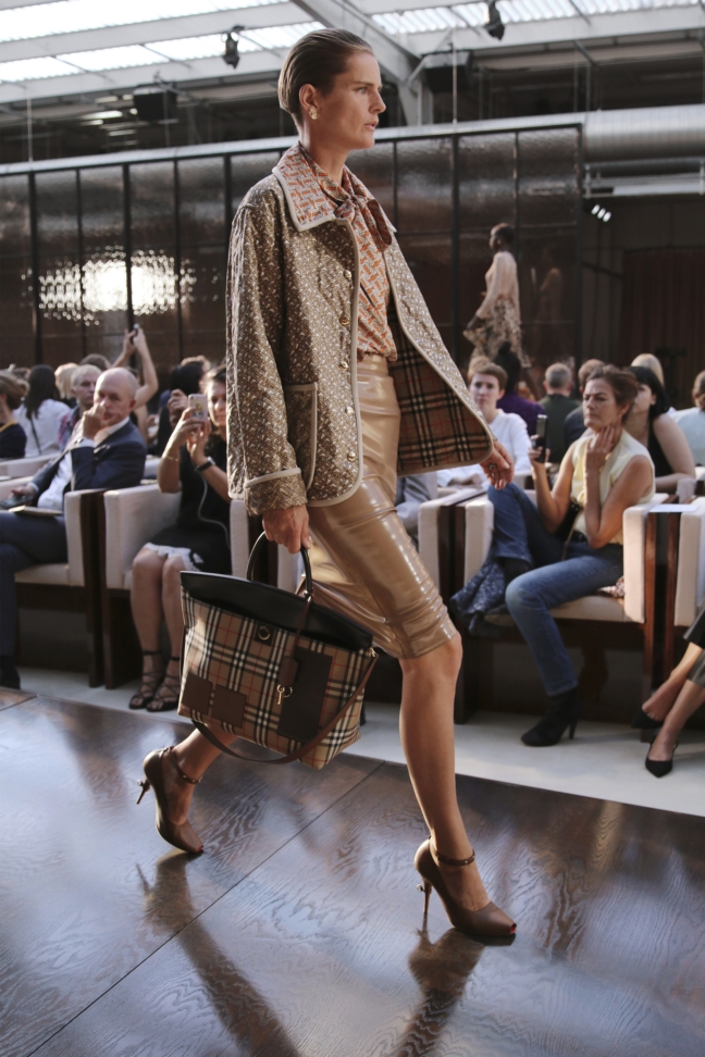 burberry-spring_summer-2019-show_002