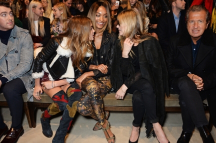 cara-delevingne-jourdan-dunn-and-kate-moss-on-the-front-row-of-the-burberry-womenswear-autumn_winter-2015-show