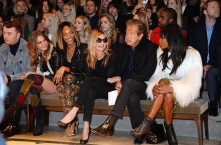 cara-delevingne-jourdan-dunn-kate-moss-mario-testino-and-naomi-campbell-on-the-front-row-of-the-burberry-womenswear-autumn_winter-2015-sho_002