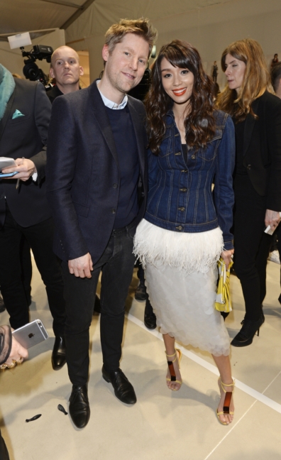 christopher-bailey-and-marion-caunter-backstage-at-the-burberry-womenswear-autumn_winter-2015-show