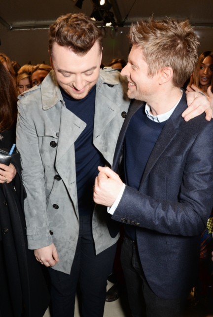 christopher-bailey-and-sam-smith-backstage-at-the-burberry-womenswear-autumn_winter-2015-sho_001