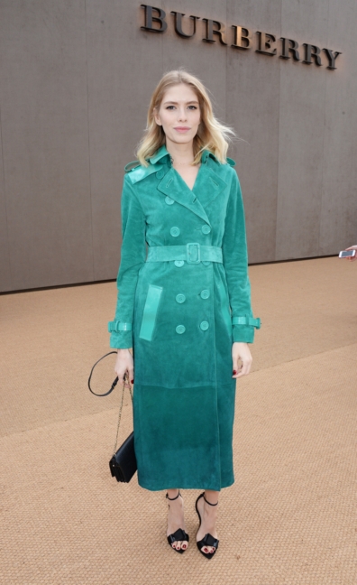 elena-perminova-wearing-burberry-at-the-burberry-womenswear-autumn_winter-2015-show