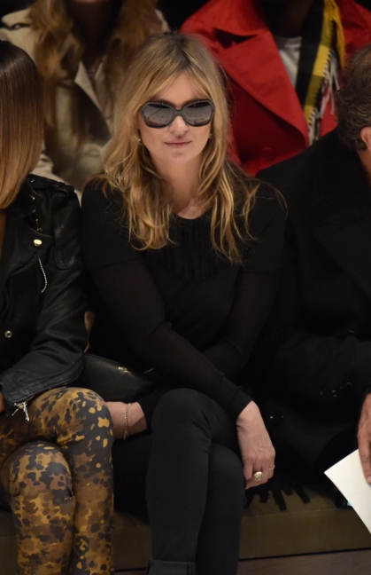 kate-moss-on-the-front-row-of-the-burberry-womenswear-autumn_winter-2015-show