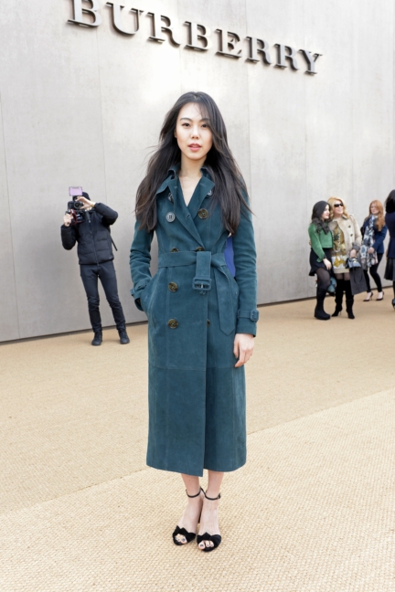 kim-min-hee-wearing-burberry-at-the-burberry-womenswear-autumn_winter-2015-sho_002